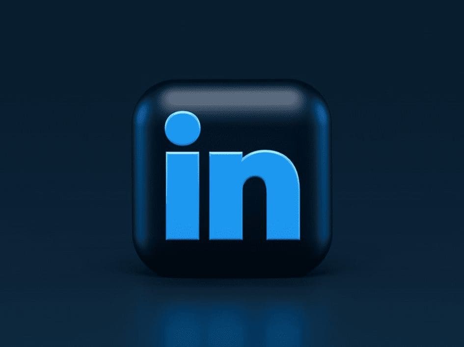 LinkedIn logo op donkerblauwe achtergrond met glanzend 3D-effect