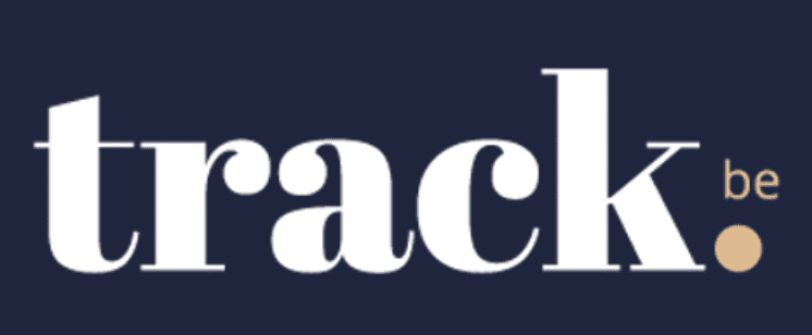 Logo van Track.be op donkerblauwe achtergrond