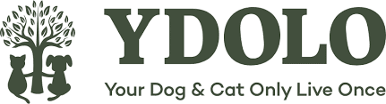 Logo van Ydolo met boom, hond en kat in groen