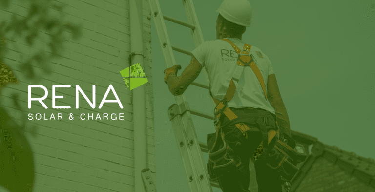 Rena Solar & Charge logo met monteur op ladder op de achtergrond